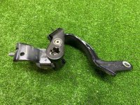 Петля крышки багажника