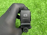 Кнопка стояночного тормоза