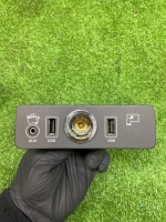 Разъем USB и AUX