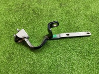 Петля крышки багажника