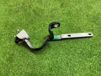 Петля крышки багажника