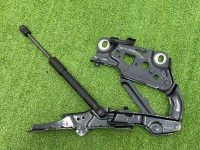 Петля капота