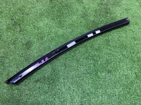 Направляющая стекла двери