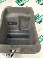 Вещевой ящик центральной консоли