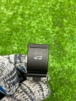 Кнопка открытия багажника Кнопка открытия багажника