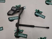 Петля капота