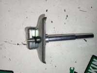 Крепление аккумулятора