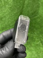 Проекция в двери с логотипом