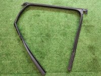 Направляющая стекла двери