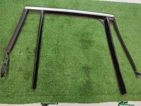 Направляющая стекла двери