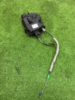 Доводчик двери багажника