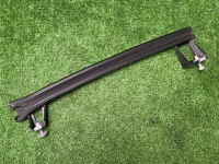 Направляющая стекла двери