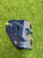 Крепление амортизатора