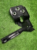 Петля капота