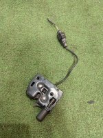 Замок капота