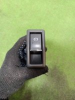 Кнопка стояночного тормоза