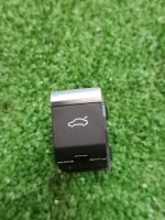 Кнопка открытия багажника