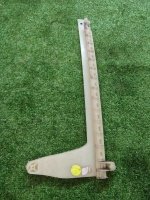 Направляющая стекла двери