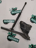 Петля капота