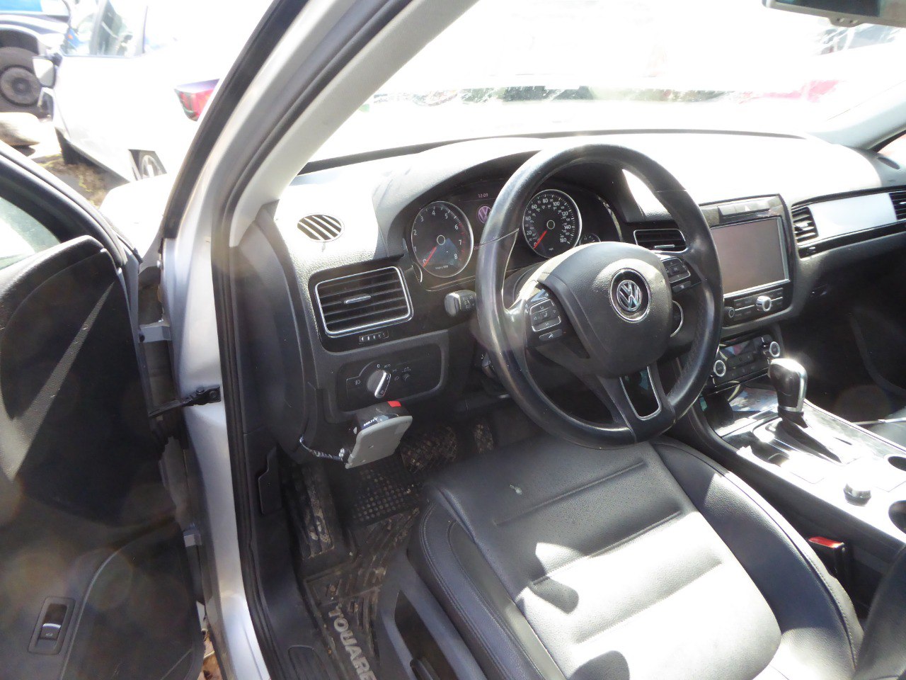 2011 VW TOUAREG WVGFF9BP9BD000738