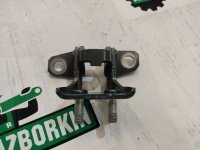 Петля крышки багажника