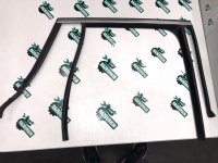 Направляющая стекла двери