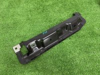 Крепление подушки безопасности колен