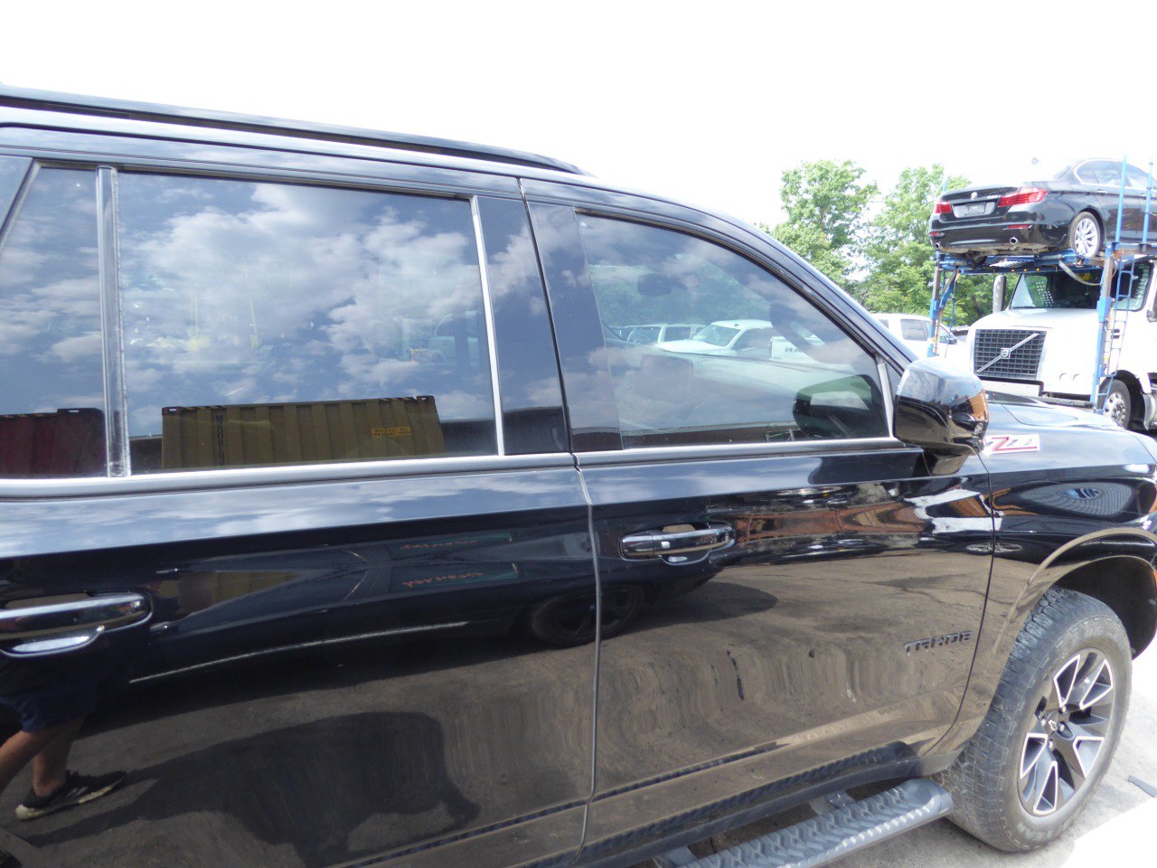 AT25 Chevrolet Tahoe 2021 1GNSKPKD6MR415389