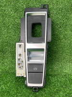 Кнопка стояночного тормоза