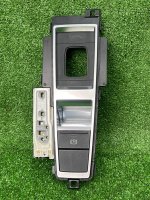 Кнопка стояночного тормоза