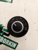 Кнопка блокировки дифференциала Кнопка блокировки дифференциала