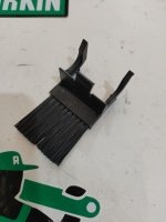 Щетка петли багажника