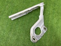 Петля капота