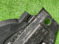 Mercedes-Benz / 190e / Подкапотный пластик