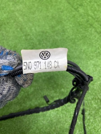 Volkswagen / Tiguan / Проводка крышки багажника