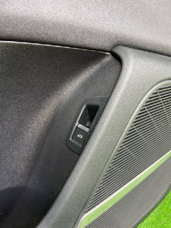 Audi / Q8 / Обшивка двери