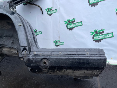 Mercedes-Benz / 300E / Крыло