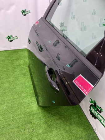 Audi / A4 / Дверь боковая