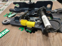 BMW / 5-Series / Петля капота