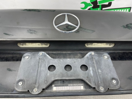 Mercedes-Benz / E-Class / Крышка багажника
