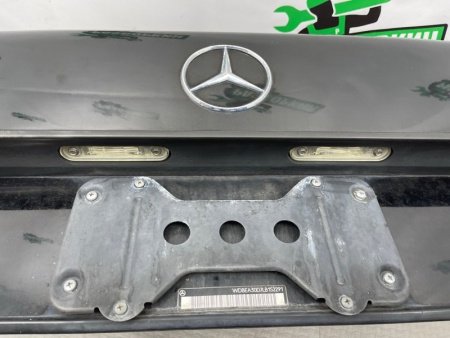 Mercedes-Benz / E-Class / Крышка багажника