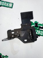 Audi / Q7 / Крюк замка капота