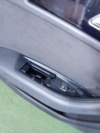 Audi / A6 / Дверь боковая