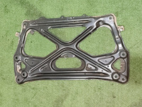 Audi / A6 / распорка подрамника