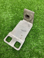 Audi / Q8 / Кронштейн усилителя