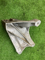 Porsche / Cayenne / Кронштейн двигателя