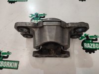Volvo / S60 / Опора двигателя