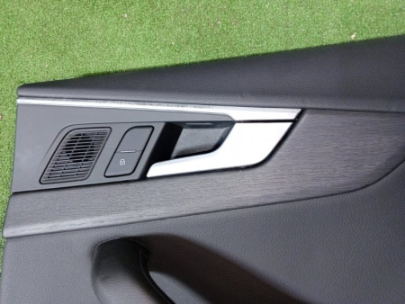 Audi / A5 / Обшивка двери