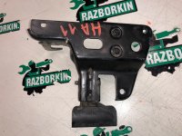 Audi / A6 / Крюк замка капота