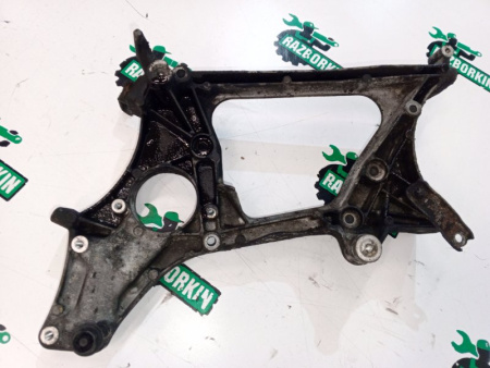 Mercedes-Benz / E-Class / Кронштейн